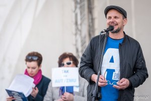 Obchody Światowego Dnia Wiedzy o Autyzmie na ulicach Gdyni // fot. D. Linkowski
