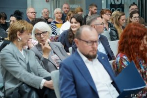 Wśród gości obecni byli m.in.: dyrektor zarządzający Mariusz Bzdęga, radna miasta Joanna Zielińska, i dyrektor Muzeum Miasta Gdynia Karin Moder