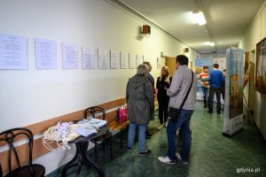 Mieszkańcy chętnie skorzystali z możliwości konsultacji z ekspertami w VI LO, fot. Dawid Linkowski
