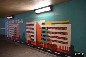 Nowy mural zdobi już przejście podziemne na Wzg&oacute;rzu św. Maksymiliana. (fot. Łukasz Kamasz/gdynia.pl)