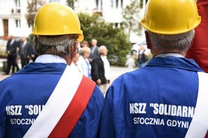 Uroczystości pod pomnikiem Ofiar Grudnia '70 przy Urzędzie Miasta Gdyni // fot. Kamil Złoch
