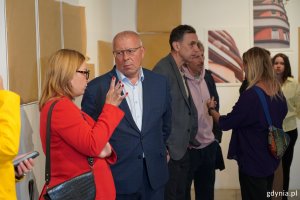 Na wernisażu gościli: wiceprezydentka Gdyni Oktawia Gorzeńska, prezes ARG Markos Pagudis i Jacek Debis z ARG
