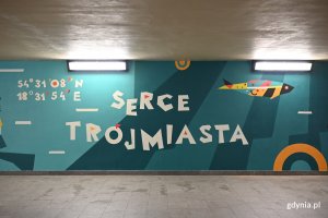 Nowy mural zdobi już przejście podziemne na Wzg&oacute;rzu św. Maksymiliana. (fot. Łukasz Kamasz/gdynia.pl)