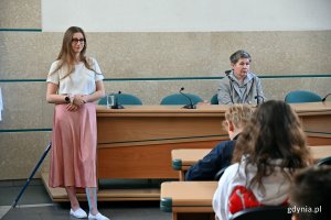 Radna Marika Domozych podczas spotkania z uczniami Szkoły Podstawowej nr 43 // fot. Magdalena Czernek