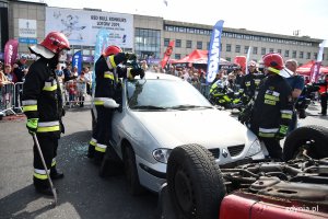 Symulacja akcji ratowniczej po wypadku drogowym w ramach 14. Moto Safety Day w Gdyni // fot. Michał Puszczewicz