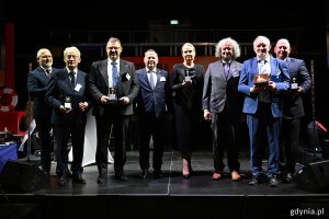Tegoroczni laureaci Nagrody Honorowej Krajowej Izby Gospodarki Morskiej 