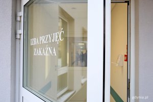 Wejście do izby przyjęć jest możliwe przez specjalną śluzę//fot. Przemysław Kozłowski