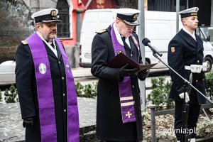 Odmówienie modlitwy przy pomniku "Ofiar terroru komunistycznego" w dniu pamięci o żołnierzach wyklętych, fot. Michał Sałata