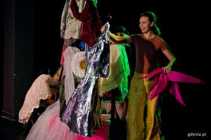 Agnieszka Skawińska podczas próby do spektaklu  „Złotopióra” w Teatrze Gdynia Główna 