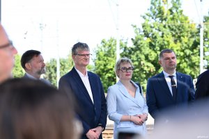 Na zdjęciu (od lewej): Piotr Gorzeński, prezes Portu Gdynia, wiceprezydent Gdyni Rafał Geremek i radna Gdyni Agnieszka Tokarska 
