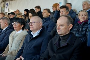Uczestnicy uroczystości chrztu i wodowania okrętu ORP „Czajka” w stoczni Remontowa Shipbuilding 