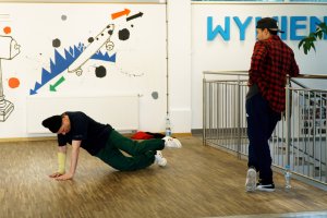 Trening breakdance w Wymiennikowni /fot. Aleksander Trafas, Laboratorium Innowacji Społecznych