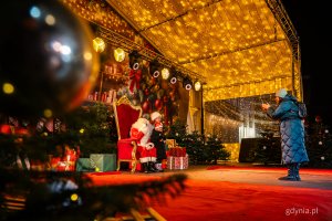 Gdyńskie mikołajki w muszli koncertowej na placu Grunwaldzkim (fot. Kamil Złoch)
