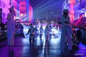 Parada na ulicy 10 Lutego (fot. Michał Puszczewicz)