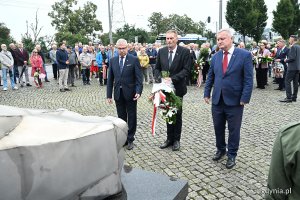 Uroczystości pod pomnikiem Ofiar Grudnia 1970 w ramach gdyńskich obchodów 45. rocznicy zakończenia strajków i podpisania porozumień sierpniowych (fot. Michał Puszczewicz)