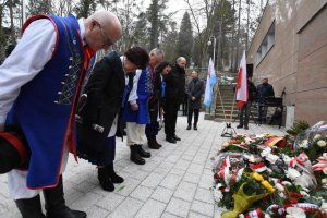 Odsłonięcie tablicy Pamięci Ofiar Stutthof na cmentarzu witomińskim // fot. Lechosław Dzierżak