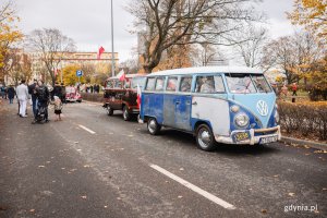 Zwiedzanie zabytkowych pojazdów – ul. K. Olgierda Borchardta (fot. Karol Stańczak)