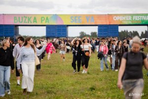 Uczestnicy na terenie miasteczka festiwalowego 