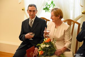 Pamiątkowe Medale za Długoletnie Pożycie Małżeńskie z rąk prezydenta Gdyni Wojciecha Szczurka odebrały kolejne gdyńskie pary // fot. Paweł Kukla