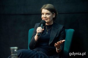 Wiceprezydentka Gdyni Katarzyna Gruszecka-Spychała podczas dyskusji w ramach inauguracji cyklu „Italia w Centrum” w Gdyńskim Centrum Filmowym