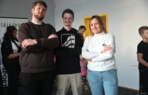 Jedna kobieta i dwóch mężczyzn