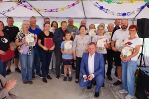 Dyplomy za "Wzorowe utrzymanie działki" otrzymali działkowcy: Jacek Ziomek , Urszula i Ryszard Padiasek, Ireneusz Żywicki, Teresa i Leszek Uschler, Jadwiga i Czesław Trumińscy, Krystyna Tyszkiewicz, Teresa Urban, Maria i Ryszard Motyl, J&oacute;zef Siedliński, Marzena i Maciej Piter, Sławomir Kokociński, Robert Mikołajewski, Franciszek Miernikiewicz, Martyna Dukaczewska, Małgorzata Kopycińska, Grzegorz Drozdowski, Krzysztof Koszter, Dorota i Marcin Bobkowscy, Helena i Stanisław Hebel, Joanna Antonowicz, Beata i Wojciech Swęd, Damian Wysiadłowski 