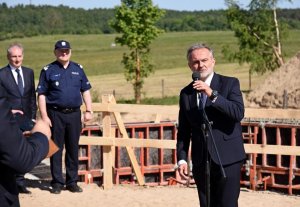 Prezydent Gdyni, Wojciech Szczurek podczas uroczystości, fot. Kamil Złoch