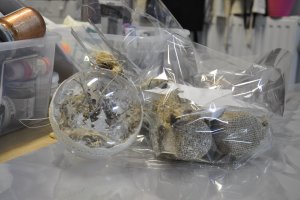 Rękodzieło tworzone przez DecoHobby można wylicytować lub dostać w sklepiku // fot. Magdalena Czernek