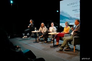 W panelu inaugurującym festiwal Nordic Talking 2026 wzięli udział: dr Justyna Pomierska, prof. Anne Irene Ris&oslash;y (z lewej) oraz (z prawej) prof. Jakub Morawiec