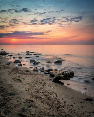 Wschód słońca na plaży.