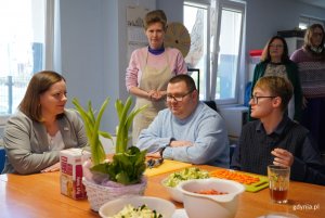 Prezydent Gdyni z wizytą w Centrum Aktywizacji Zawodowej i Społecznej dla Dorosłych Os&oacute;b z Autyzmem (fot. Magdalena Starnawska)