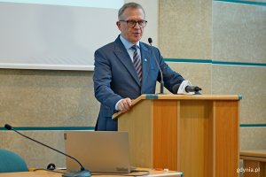 Podpisanie listu intencyjnego. Na zdjęciu Wojciech Folejewski, prezes OPEC S.A. // fot. Magdalena Czernek