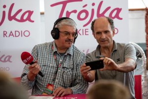 Marek Niedźwiecki - plenerowe studia Polskiego Radia nadają z Gdyni przed „Lato z Radiem Festiwal”, fot. Dawid Linkowski
