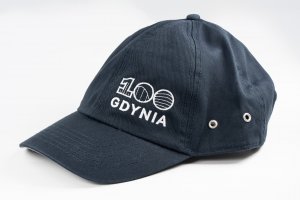 Czapeczka z logo 100-lecia (fot. Filip Miotk/MIT)