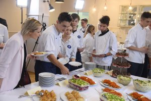 Akcja  „Pomaganie przez gotowanie" w Technikum Gastronomicznym w Gdyni, fot. Jan Ziarnicki