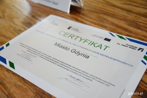 Certyfikat jest potwierdzeniem, że gdyńskie działania na rzecz dostępności i osób z niepełnosprawnością przynoszą wymierne efekty, fot. Kamil Złoch