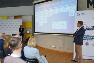 Na zdjęciu m.in. Grzegorz Maj, dyrektor ds. local content (fot. Magdalena Starnawska)