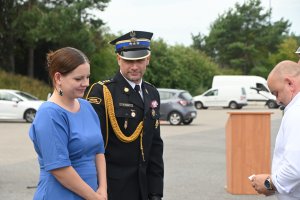 Uroczystość z okazji jubileuszu 60-lecia jednostki OSP PKM. Na zdjęciu od lewej Aleksandra Kosiorek, prezydent Gdyni i st. bryg. Marcin Nowak, Komendant Miejski PSP w Gdyni // fot. Karolina Szypelt