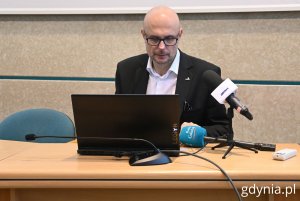 Bartłomiej Austen, wiceprezydent Gdyni podczas spotkania z mieszkańcami (fot. Magdalena Starnawska)