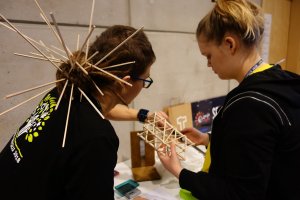 Jedna z ekip przedstawia swój projekt podczas finału Odysei Umysłu w Gdyni