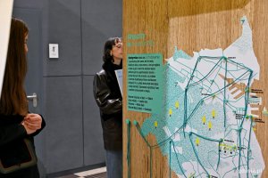 Jeden z element&oacute;w ścieżki dziecięcej wystawy &bdquo;Gen 100 &ndash; gdyński kod wsp&oacute;lnoty&rdquo; 