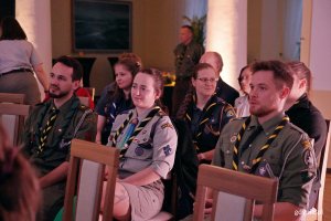 Harcerze uczestniczący w gali Dnia Myśli Braterskiej 