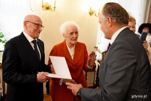 Pamiątkowe Medale za Długoletnie Pożycie Małżeńskie z rąk prezydenta Gdyni Wojciecha Szczurka odebrały kolejne gdyńskie pary // fot. Paweł Kukla