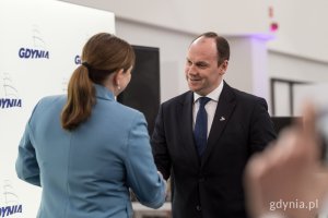 Na zdjęciu: Aleksandra Kosiorek, prezydent Gdyni i Rafał Siemaszko, poseł (fot. Paweł Budziński)