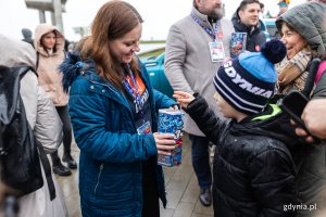 Prezydent Aleksandra Kosiorek podczas kwestowania na ulicach Gdyni (fot. Karol Stańczak)