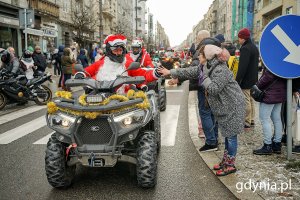 Barwny korowód mikołajowy na ulicach Gdyni. Fot. Mirosław Pieślak