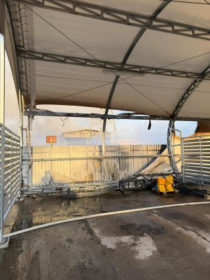 Ogień wybuchł w pobliżu bazy LIZUD (fot. Marcin Mielewski / ZDM)