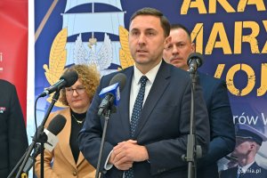 Piotr Borawski, zastępca prezydent Gdańska ds. mobilności i bezpieczeństwa, podczas briefingu prasowego przed warsztatami dotyczącymi tworzenia Strategii Rozwoju Polskiego Sportu 2040