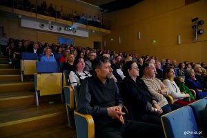 Publiczność zgromadzona w sali koncertowej Szkoły Muzycznej I i II stopnia im. Z. Noskowskiego podczas koncertu &bdquo;Muzyczny portret Gdyni&rdquo;