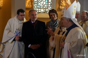 Uroczystość podniesienia świątyni do godności bazyliki mniejszej. Na zdjęciu Wojciech Szczurek, prezydent Gdyni oraz abp. Salvatore Penacchio / fot. Paweł Kukla